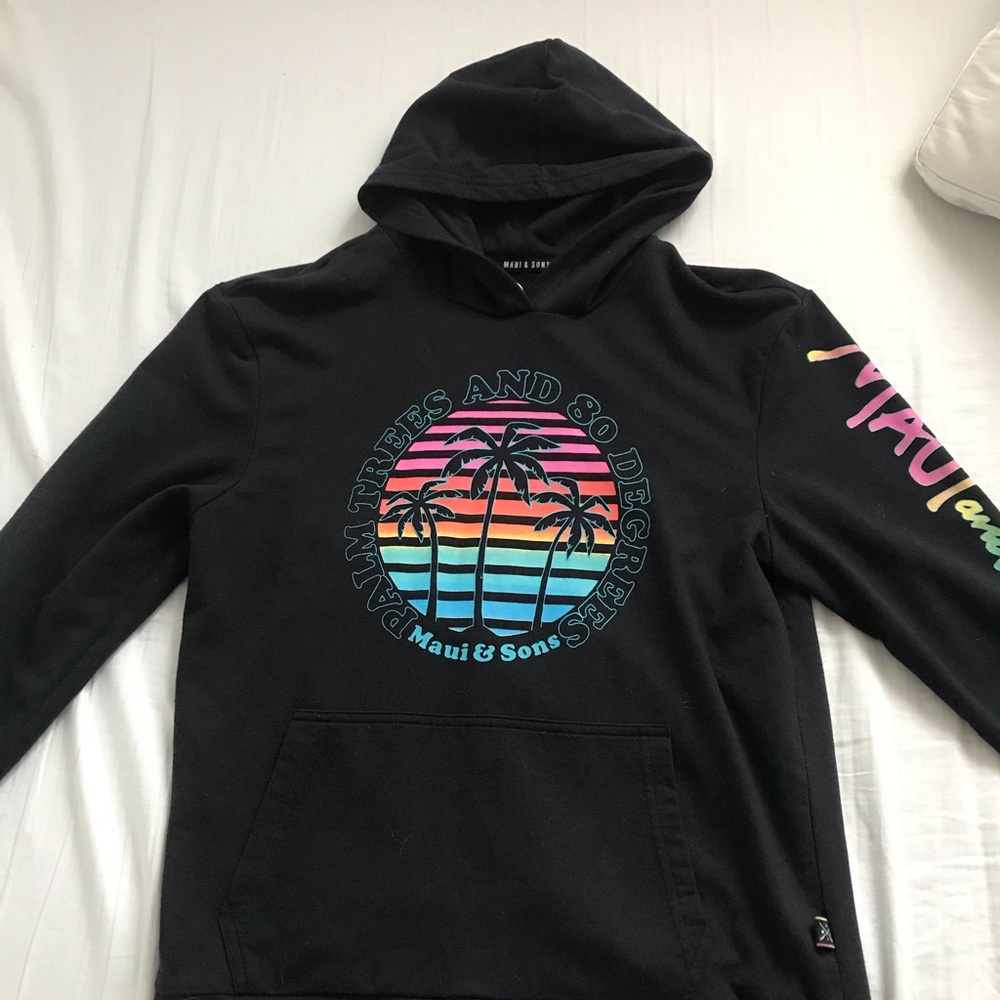 I’m selling this black hoodie. It’s medium sized